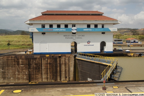 Esclusas de Miraflores - Canal de Panamá
Esclusas de Miraflores, entrada desde el Pacífico al Canal de Panamá. Situadas a tan solo 20 minutos de la ciudad, ademas en este lugar existe un museo dedicado a esta magna obra.
