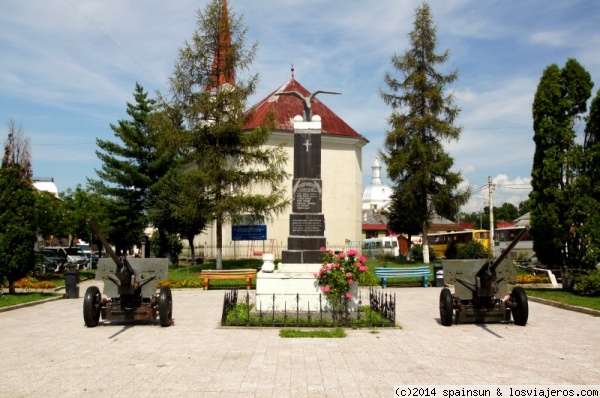 Targu Lapus - Maramures
Plaza con cañones y la iglesia de Targu Lapus
