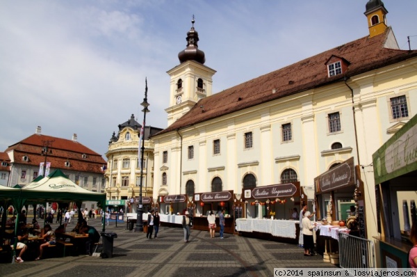 Plaza Mayor de Sibiu - muy animada - Transilvania
Plaza Mayor de Sibiu, muy animada por una fiesta y puestecillos. Por la noche había conciertos gratuitos
