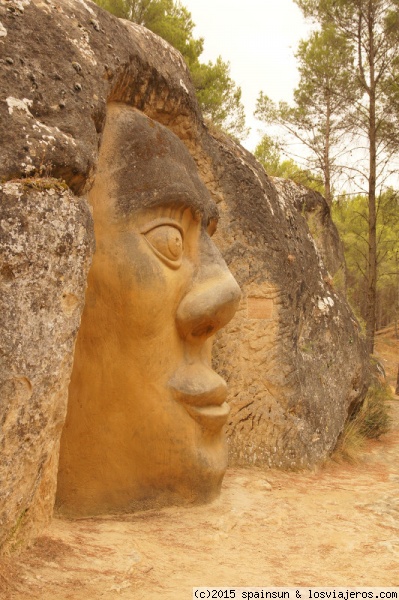 Ruta de las Caras de Buendía - Cuenca
Una de las bonitas esculturas de la Ruta de las Caras de Buendía
