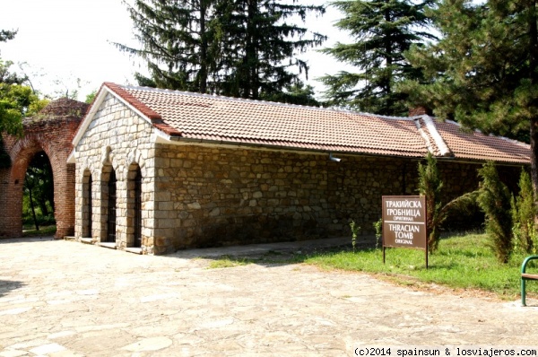 Tumba Tracia de Kazanlak, Monumento-Bulgaria (3)