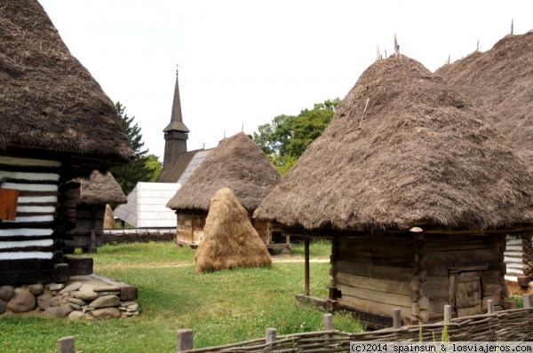 Museo de la Aldea - Bucarest
12 hectareas en un parque de Bucarest, que recrean construcciones típicas de las regiones rurales de Rumanía. Muchos edificios son originales.
