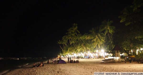 Playa de Alona durante la noche - Isla de Panglao, Bohol
La animada Playa de Alona durante la noche, sin lugara dudas el prinicpal centro turistico de Bohol
