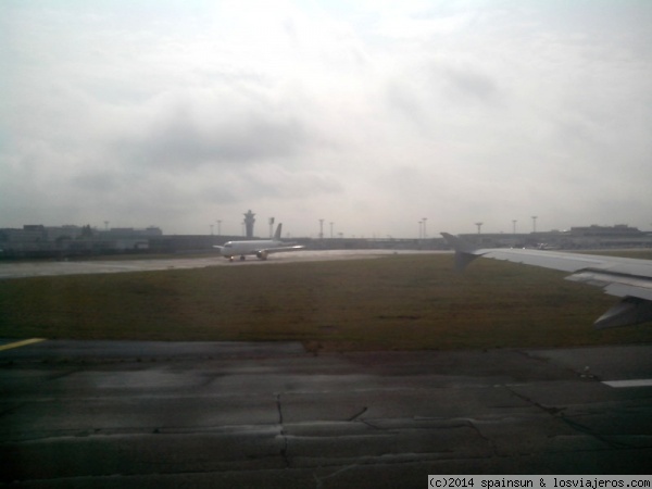 Despegando del Aeropuerto de Orly (Paris)
Despegando bajo la lluvia del Aeropuerto de Paris-Orly
