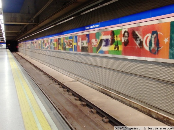 Estación de Metro de Campo de las Naciones -IFEMA - Madrid
Estación de Metro de Campo de las Naciones, punto de acceso más popular a Fitur. Aspecto de los andenes y murales decorativos.
