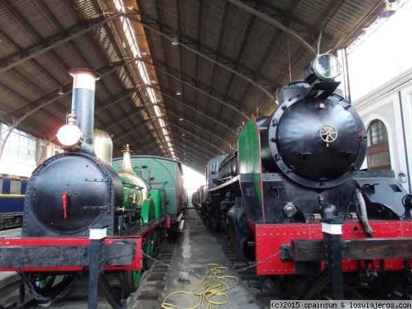 Trenes en el Museo del Ferrocarril - Madrid
locomotoras y vagones de epoca en el Museo del Ferrocarril de Madrid
