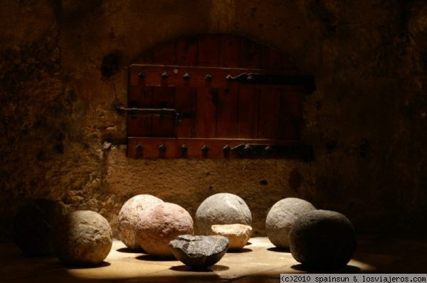 Balas de Cañon - Creta
Balas de Cañon en el interior de la fortaleza Veneciana del puerto de Heraclio
