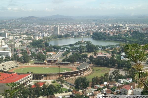 Vista general de Antananarivo
Antananarivo es la capital de Madagascar y esta a una altura considerable, que la hace una ciudad de clima agradable.
