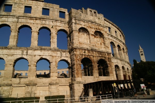 Pula - Anfiteatro Romano
El anfiteatro romano de Pula es uno de los mejor conservados del mundo, conocido como Pula Arena.
