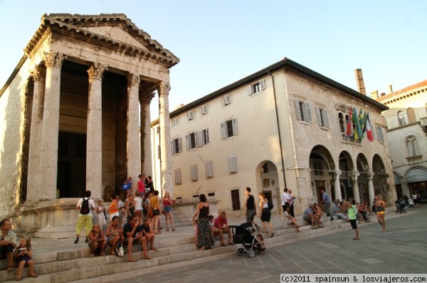 Pula
La ciudad de Pula es un importante puerto, situado en la punta de la peninsula de Istria. Su plaza mayor, con el Templo de Augusto es el corazon de esta ciudad.
