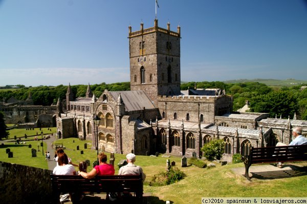 Catedral de St David - Gales
Hoy ha hecho un dia veraniego en Gales... observad que cielos.
