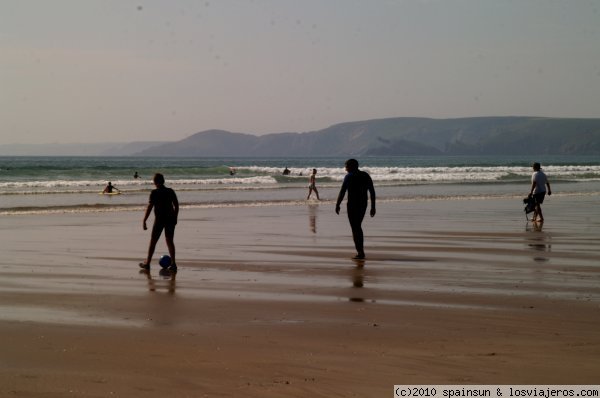 Playa de New Gale - hoy
Los turistas bañándose hoy en la playa de New Gale
