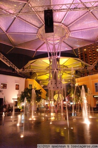 Zona de Pubs
Singapur posee una animada zona de pubs, restaurantes y bares de copas en los antiguos muelles, junto al río.
