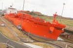 Barco entrando en el Canal de Panamá
Panamá, Canal de Panamá, Esclusas de Miraflores, Barco