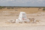 Mojón de punto kilométrico en Etosha, cerca de Namutoni
Namibia, Etosha, Etosa, Parque Nacional