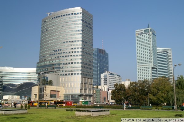 Edificios de la zona moderna de Varsovia
Edificios altos en la moderna Varsovia.
