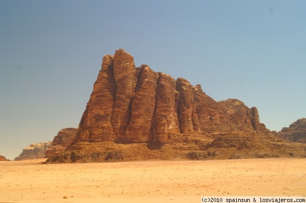 Desierto de Wadi Rum
El bello desierto de Wadi Rum, refugio de Lawrence de Arabia. Sus bellos tonos anaranjados le dan un luz especial al atardecer.
