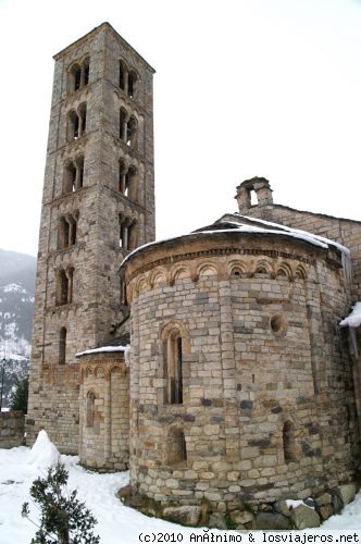 Iglesia Romanica Valle del Boi
Iglesia Romanica en el valle del Boi bajo la nieve del invierno
