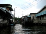 casitas en los canales de tailandia