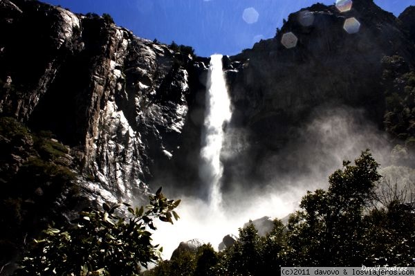 La fuerza de la novia
Otra vista de la cascada del velo de la novia (caía con una fuerza impresionante) en Yosemite
