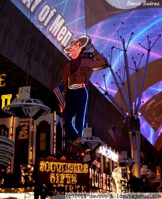 Cowboy
Conocido cartel de neón en Freemont Street (Las Vegas)
