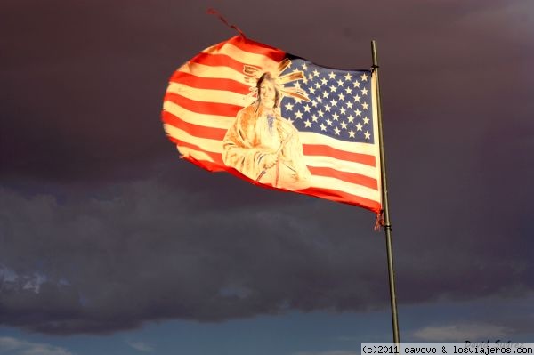 Orgullo navajo
Bandera americana en el parque navajo de Monument Valley
