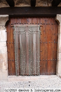 Puerta antigüa
Puerta de entrada a una casa en Alquézar (Huesca)
