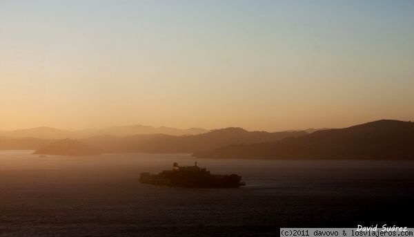 Atardecer sobre La Roca
Viendo atardecer sobre la Bahía de SFO desde Coit Tower. Aquí una vista de la famosa Alcatraz
