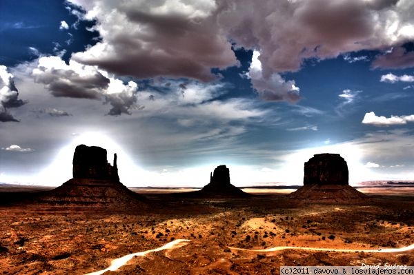 En otro mundo
Montaje en HDR del atardecer en Monument Valley
