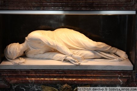 Sta Cecilia
Escultura de Santa Cecilia en la iglesia del mismo nombre en el trastévere (ROma)
