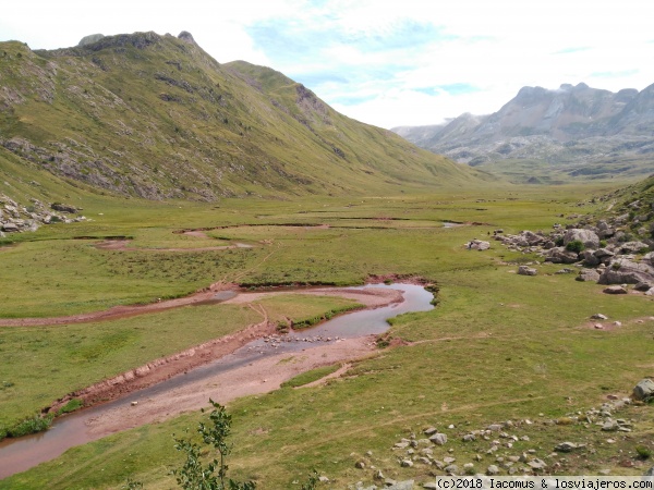 Aguas Tuertas
Bucólico paraje situado en la comarca de la Jacetania (Huesca), en el que el río Aragón Subordán empieza su recorrido.
