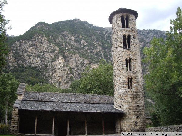 Iglesia de Sta. Coloma (Andorra)
Iglesia románica situada en el núcleo de Santa Coloma, muy cercano a Andorra la Vella. Destaca por su campanario de planta circular y de estilo lombardo.
