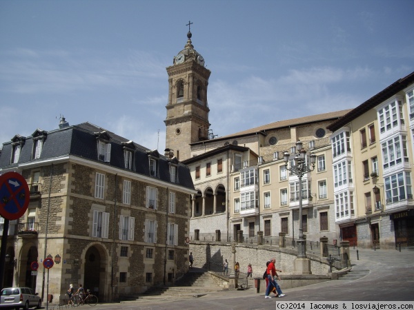 Cuesta de S. Vicente (Vitoria-Gasteiz)
Cuesta de San Vicente, que conduce a la iglesia del mismo nombre, de estilo gótico vasco y que data del siglo XV.
