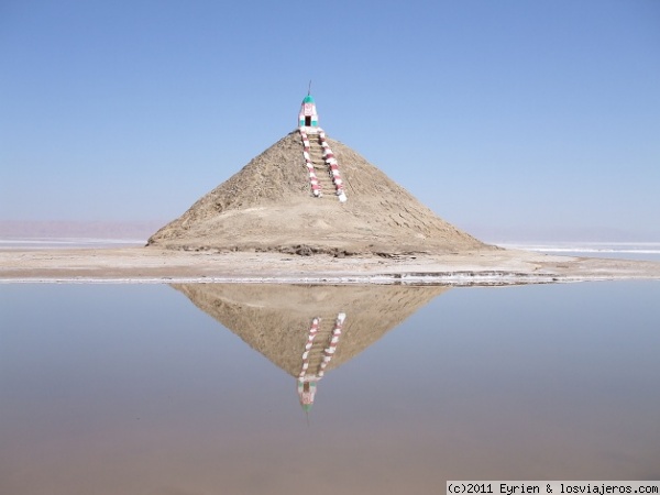 Salinas de Tunez
Las salinas de Tunez son una zona turistica, parecen aguas blancas en medio de un desierto
