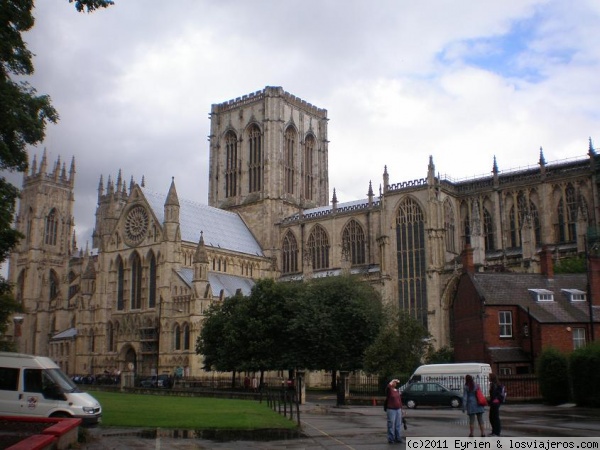 Catedral de York
La Catedral de York esta considerada hoy en dia la mas importante de todo el Reino Unido, aqui es donde viven los altos cargos del clero ingles

