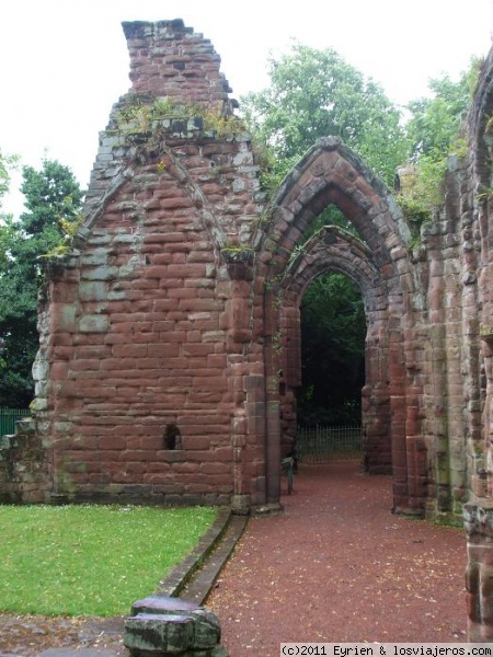 Ruinas Chester
Las ruinas de la antigua iglesia perduran hoy en dia rodeadas de lapidas antiguas
