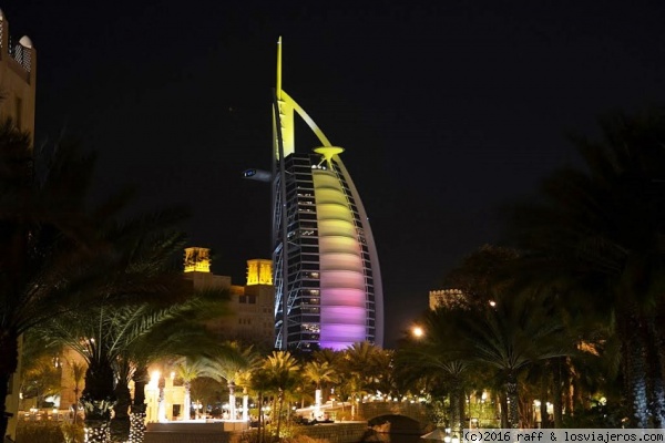 Burj Al Arab
Burj Al Arab desde Souk Madinat Jumeirah, Dubái
