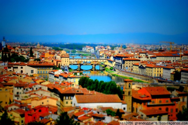 Tilt Shift de Florencia desde el Piazzale Michelangelo
Miniauturización del Ponte vecchio desde el Piazzale Michelangelo.
