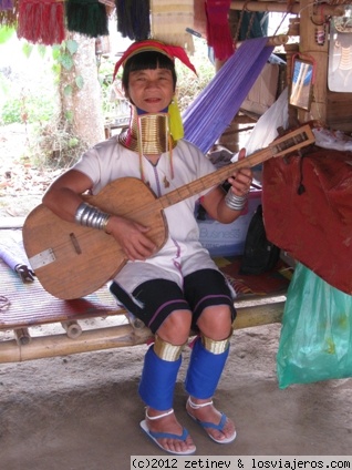 Mujer Jirafa (Karen Long-Neck)
Tribu de la provincia de Chiang Rai
