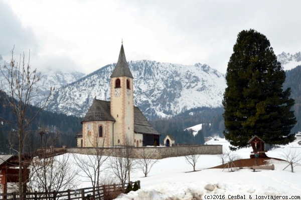 Iglesia de San Vito
Aldea de San Vito, a las puertas del parque natural Fanes-Sennes-Braies, con los picos Croda del Becco (2810 m) y Monte Nero (2123 m) en el fondo (Val Pusteria en el Tirol del Sur)
