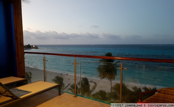 Atardecer desde la terraza del hotel, la pena es que no se ve la puesta de sol por estar al noreste
Decameron. Atardecer desde la terraza del hotel, la pena es que no se ve la puesta de sol por estar al noreste
