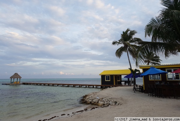 Embarcadero, caseta de deportes acuáticos, bar y restaurante del X'Tan Ha Resort, San Pedro, Belize
Vista de la playa donde se ubican el embarcadero, el centro de deportes acuáticos, el restaurante y el bar.
