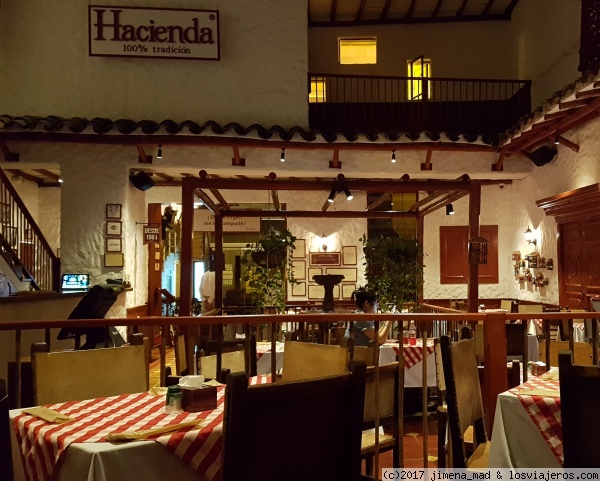 Restaurante Hacienda Medellín
Restaurante con decoración y comida típica paisa y actuaciones en directo
