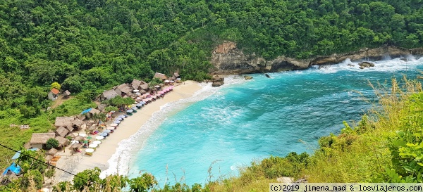 ATUH BEACH
Precioso paisaje de la playa de Atuh Beach en Nusa Penida (Bali)
