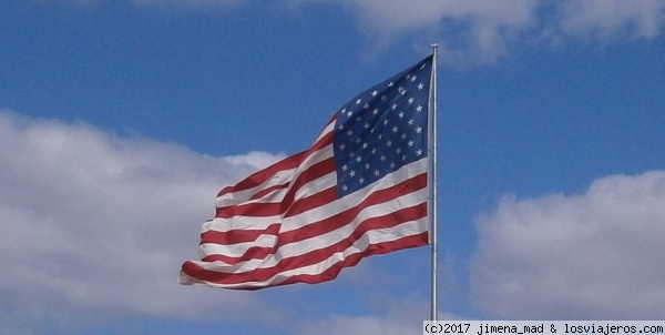 Bandera de USA en Miami
Bandera de los Estados Unidos de América ondeando al viento
