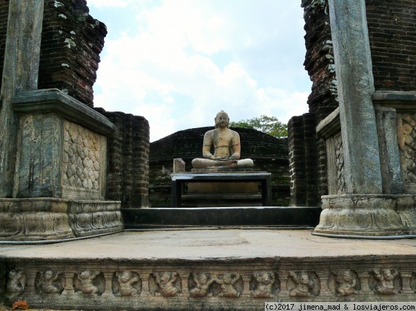 Vatadaje, Pollonaruwa
Templo circular con cuatro estatuas sedentes de Buda
