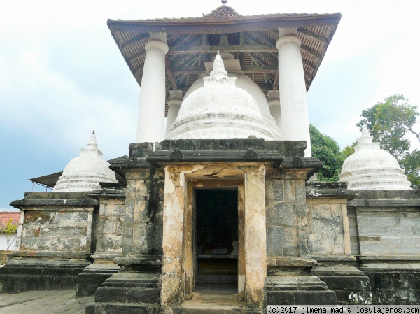 Templo Gadaladeniya
Uno de los Tres Templos
