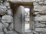 Menudas puertas tenía el castillo