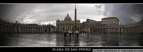 Piazza de San Pedro
ES impresionante la primera vez que ves esto, es grande, muy grande, con decirte que tuve que hacerle 4 fotos para que enttrara en una sola.....
