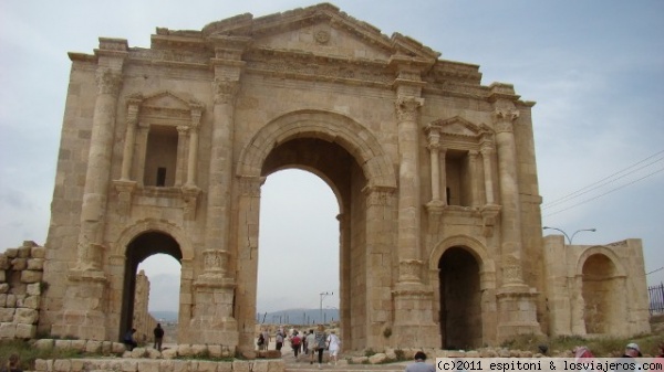 Jerash
Puerta de Adriano. Principal puerta de acceso al recinto de las ruinas romanas de Jerash
